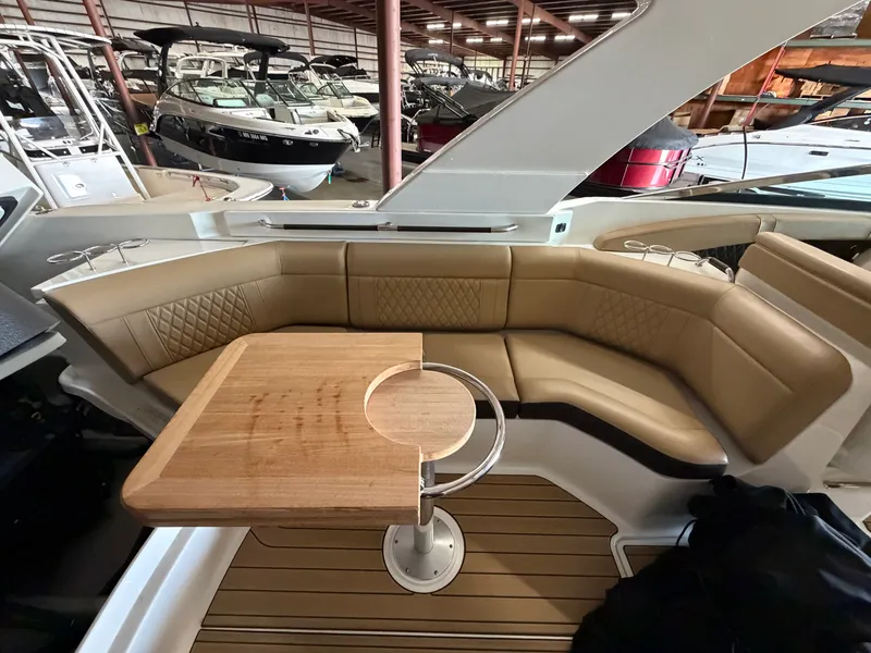 Slide: The Image of Sea Ray 350 SLX 2022 - 20