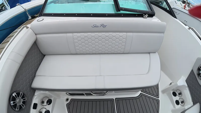 Slide: The Image of Sea Ray SDX 250 Outboard 2023 - 29