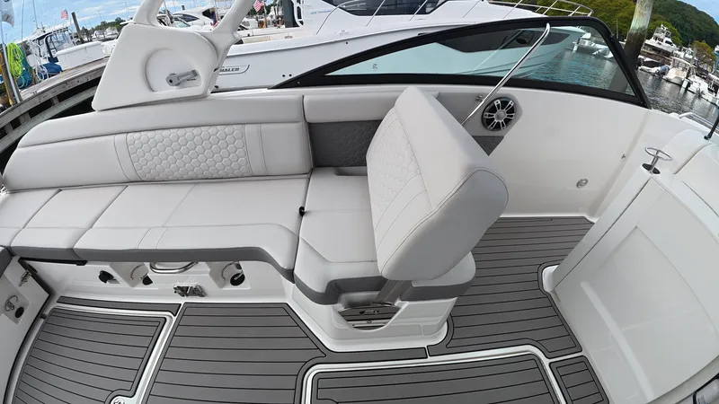 Slide: The Image of Sea Ray SDX 250 Outboard 2023 - 16