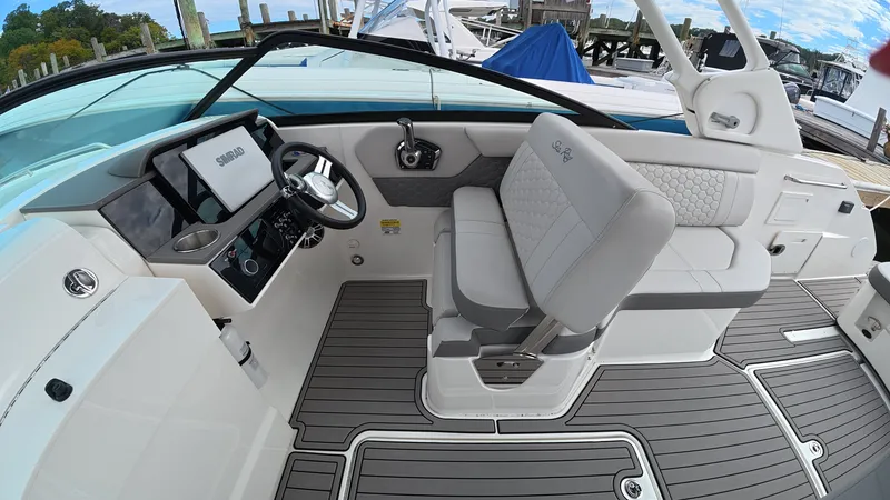 Slide: The Image of Sea Ray SDX 250 Outboard 2023 - 17