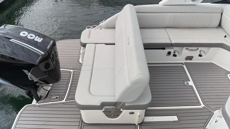 Slide: The Image of Sea Ray SDX 250 Outboard 2023 - 10