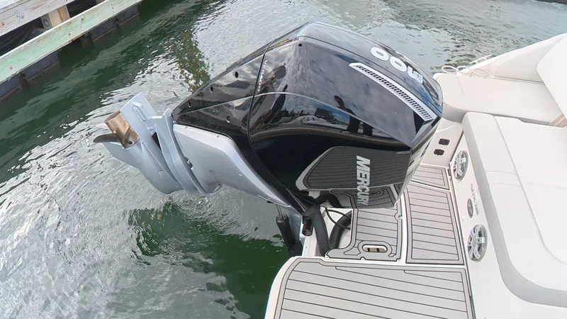 Slide: The Image of Sea Ray SDX 250 Outboard 2023 - 5
