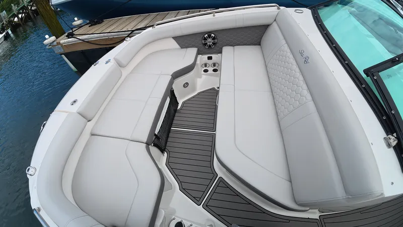 Slide: The Image of Sea Ray SDX 250 Outboard 2023 - 25