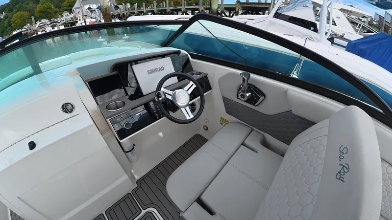 Slide: The Image of Sea Ray SDX 250 Outboard 2023 - 19