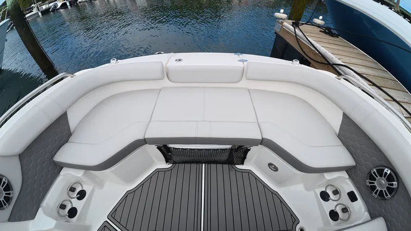 Slide: The Image of Sea Ray SDX 250 Outboard 2023 - 26
