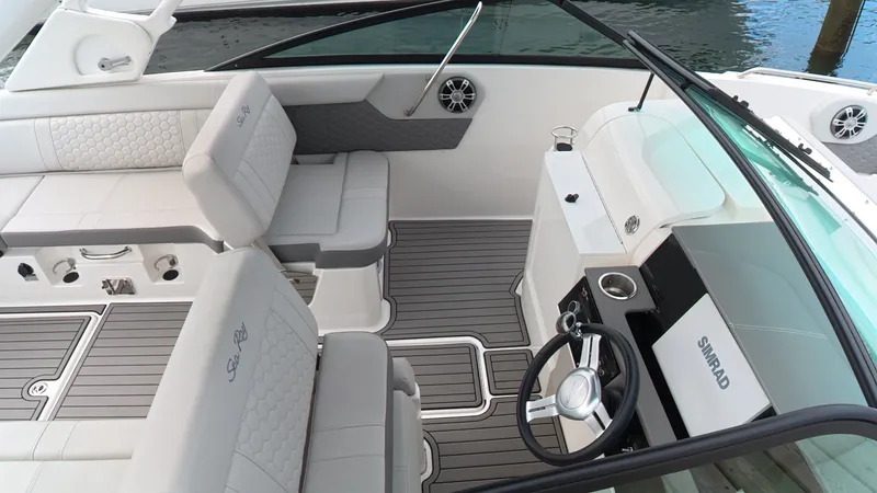 Slide: The Image of Sea Ray SDX 250 Outboard 2023 - 33
