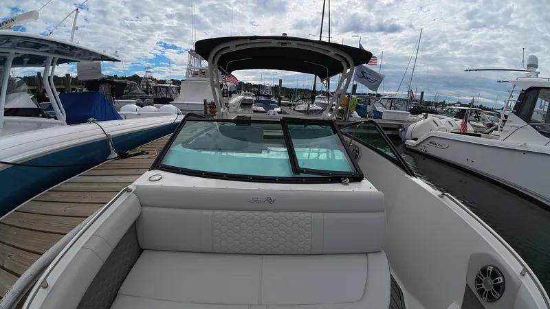 Slide: The Image of Sea Ray SDX 250 Outboard 2023 - 30