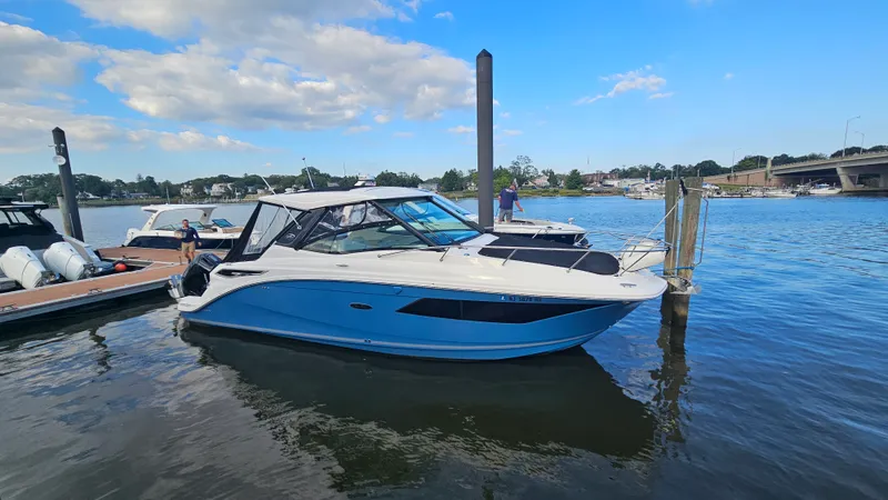 Slide: The Image of Sea Ray 320 SUNDANCER OB 2024 - 4