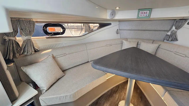 Slide: The Image of Sea Ray 320 SUNDANCER OB 2024 - 24