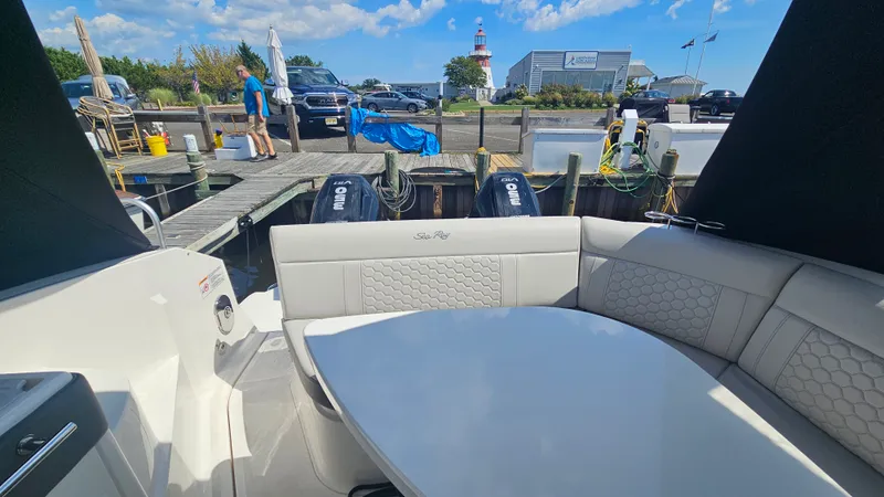 Slide: The Image of Sea Ray 320 SUNDANCER OB 2024 - 7