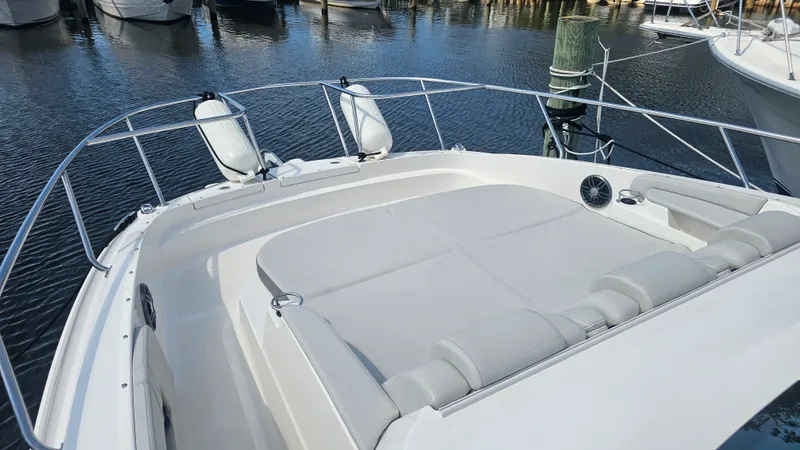 Slide: The Image of Sea Ray 320 SUNDANCER OB 2024 - 32