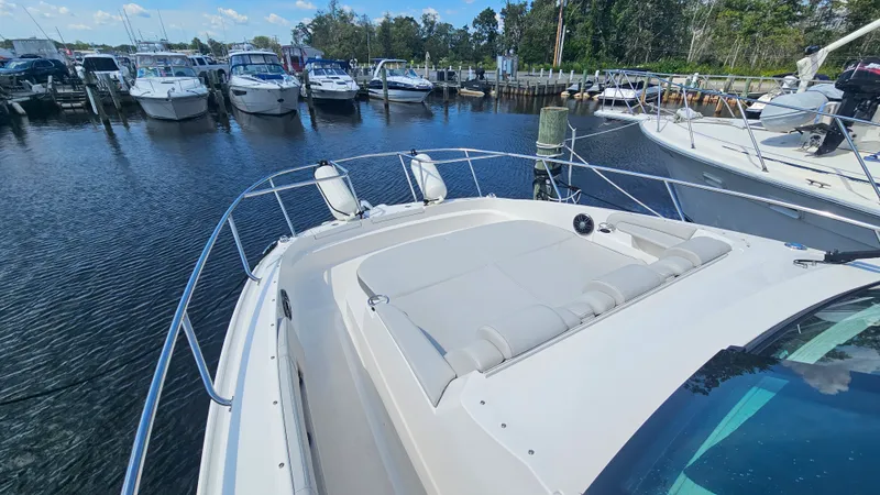 Slide: The Image of Sea Ray 320 SUNDANCER OB 2024 - 33