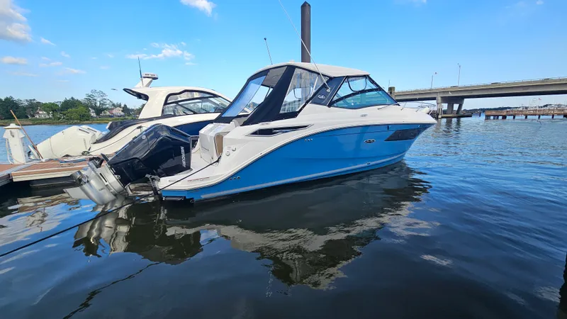 Slide: The Image of Sea Ray 320 SUNDANCER OB 2024 - 1