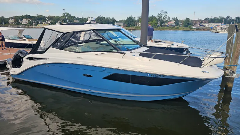 Slide: The Image of Sea Ray 320 SUNDANCER OB 2024 - 2