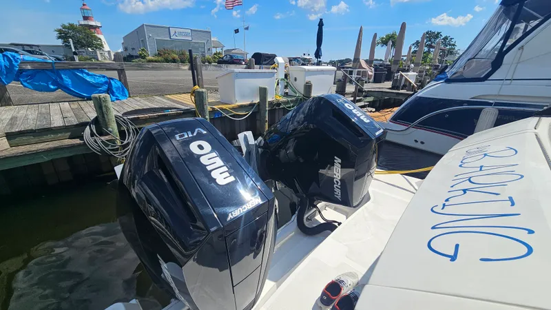 Slide: The Image of Sea Ray 320 SUNDANCER OB 2024 - 6