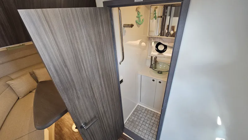 Slide: The Image of Sea Ray 320 SUNDANCER OB 2024 - 26