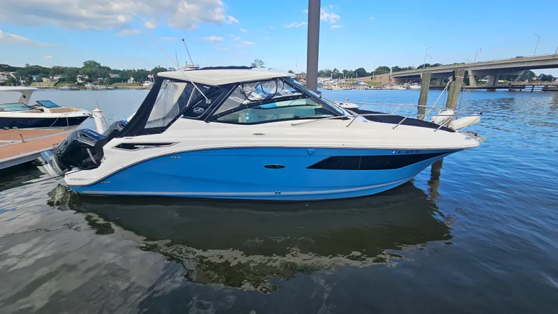 Slide: The Image of Sea Ray 320 SUNDANCER OB 2024 - 3