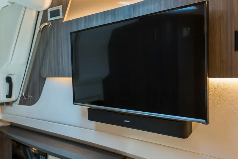 Slide: The Image of Sea Ray SLX 400 2023 - 8