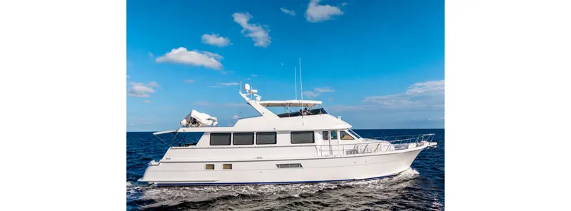 The Image of Hatteras 74 2000 - 0