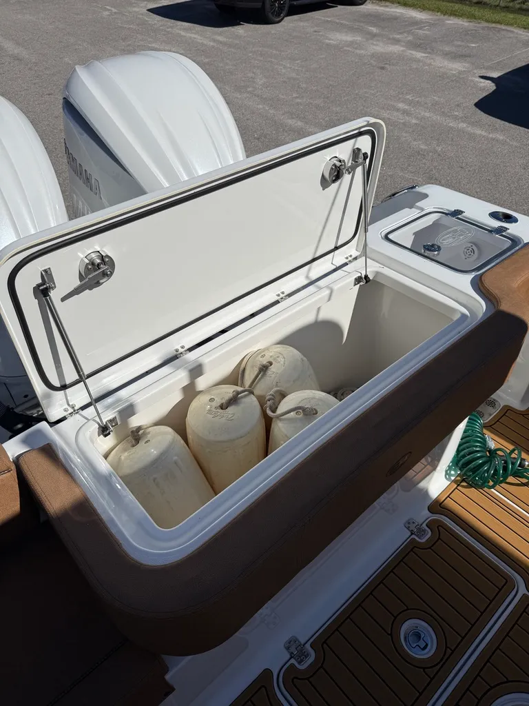 Slide: The Image of Sea Hunt Gamefish 30 FS 2022 - 14