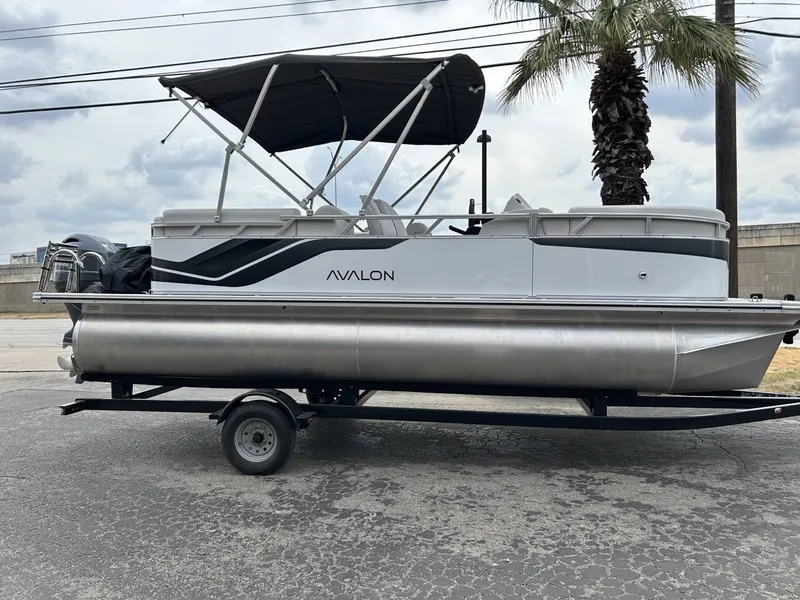 Slide: The Image of Avalon VLS 21 Quad Lounger 2027 - 1