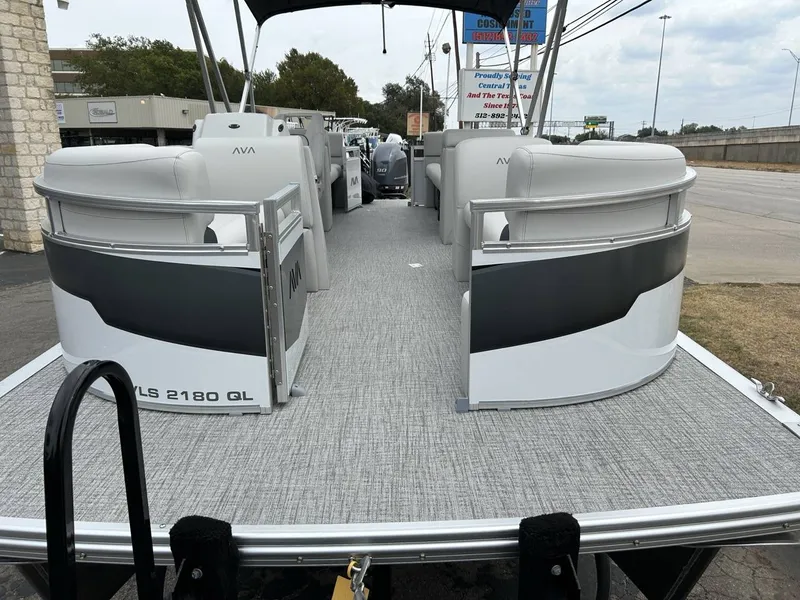 Slide: The Image of Avalon VLS 21 Quad Lounger 2027 - 6