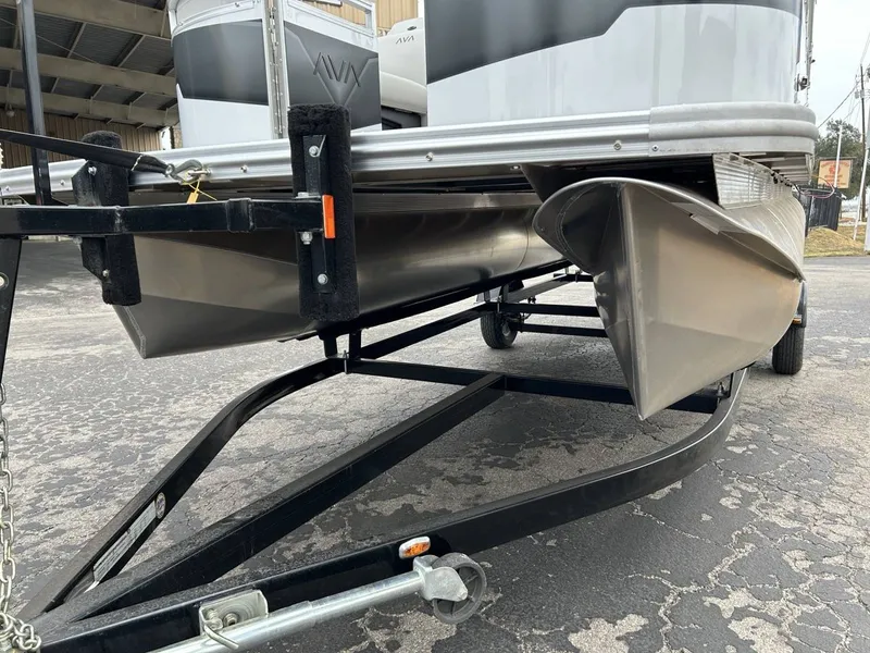 Slide: The Image of Avalon VLS 21 Quad Lounger 2027 - 5