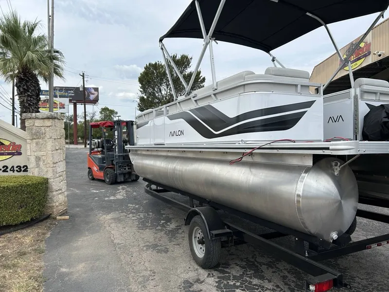 Slide: The Image of Avalon VLS 21 Quad Lounger 2027 - 3