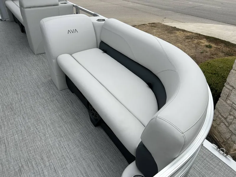 Slide: The Image of Avalon VLS 21 Quad Lounger 2027 - 8