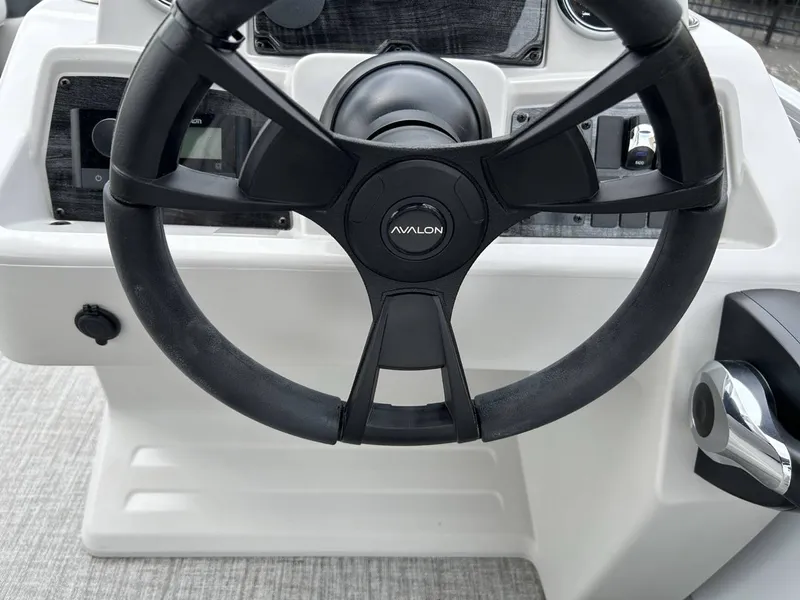 Slide: The Image of Avalon VLS 21 Quad Lounger 2027 - 17