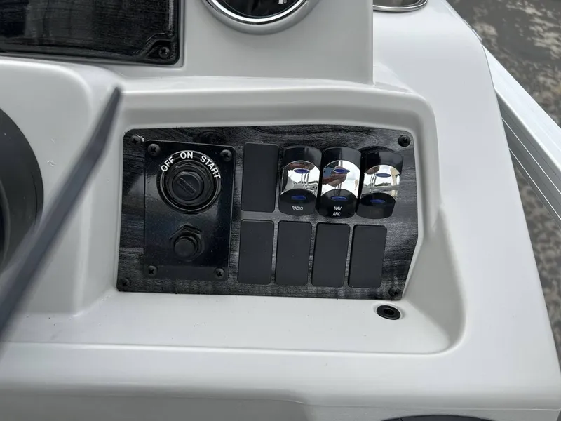 Slide: The Image of Avalon VLS 21 Quad Lounger 2027 - 15