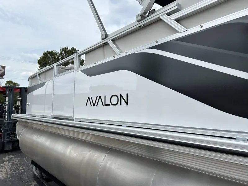 Slide: The Image of Avalon VLS 21 Quad Lounger 2027 - 4
