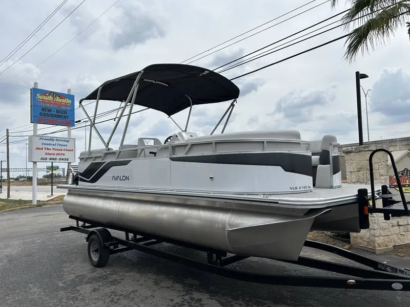 The Image of Avalon VLS 21 Quad Lounger 2027 - 0