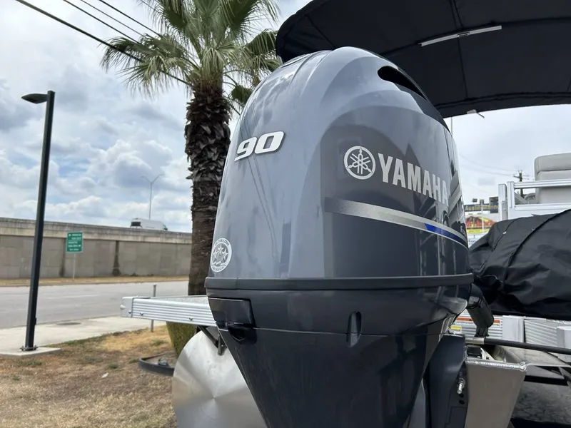 Slide: The Image of Avalon VLS 21 Quad Lounger 2027 - 2