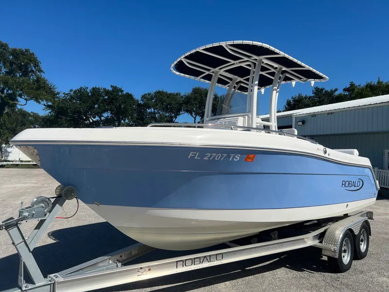The Image of Robalo R222 2024 - 0