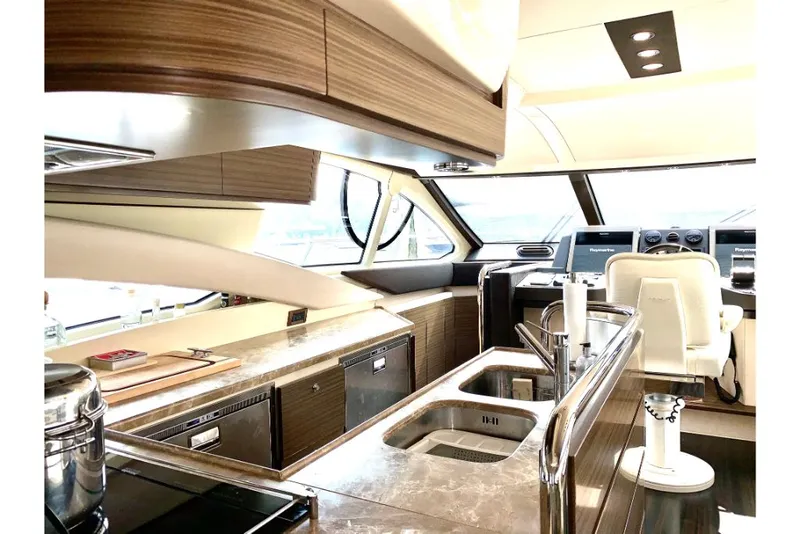 Slide: The Image of Azimut FLY 60 2016 - 32