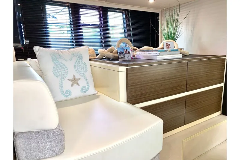 Slide: The Image of Azimut FLY 60 2016 - 61