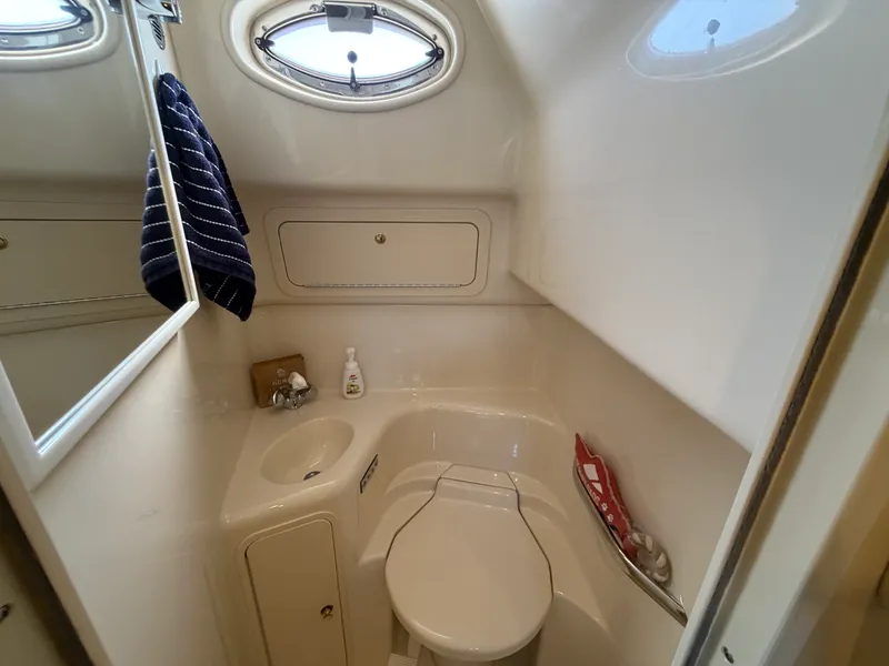 Slide: The Image of Sea Ray 410 SUNDANCER 2000 - 26