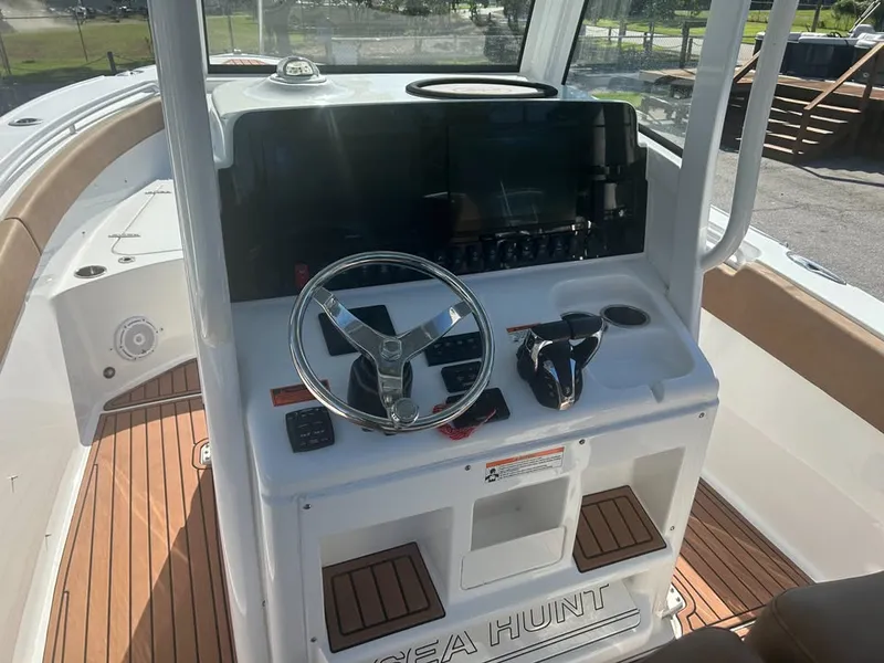 Slide: The Image of Sea Hunt Ultra 265 SE 2022 - 4