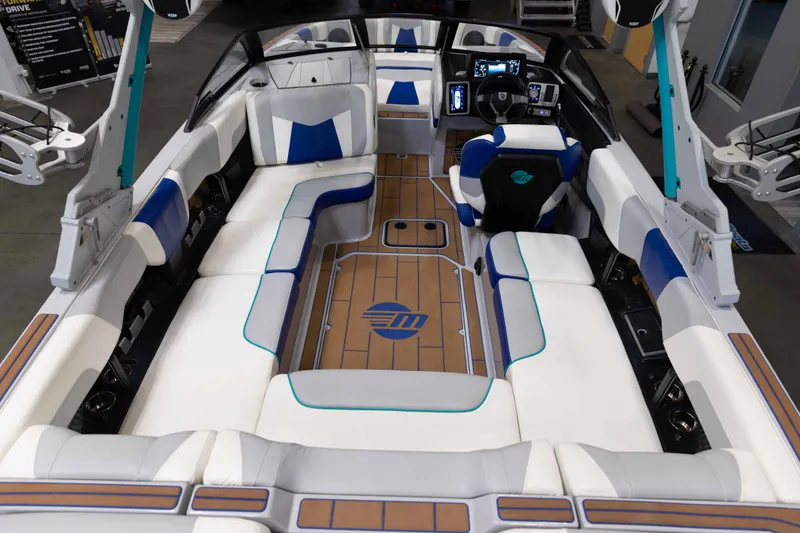 Slide: The Image of Malibu 23 MXZ 2023 - 12