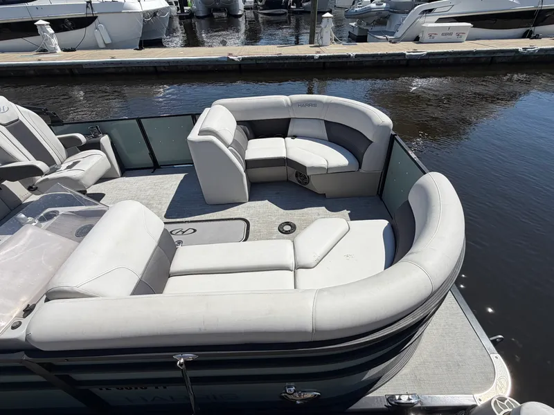 Slide: The Image of Harris CRUISER 210 SLDH 2023 - 32
