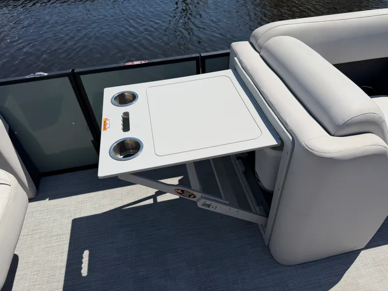 Slide: The Image of Harris CRUISER 210 SLDH 2023 - 27