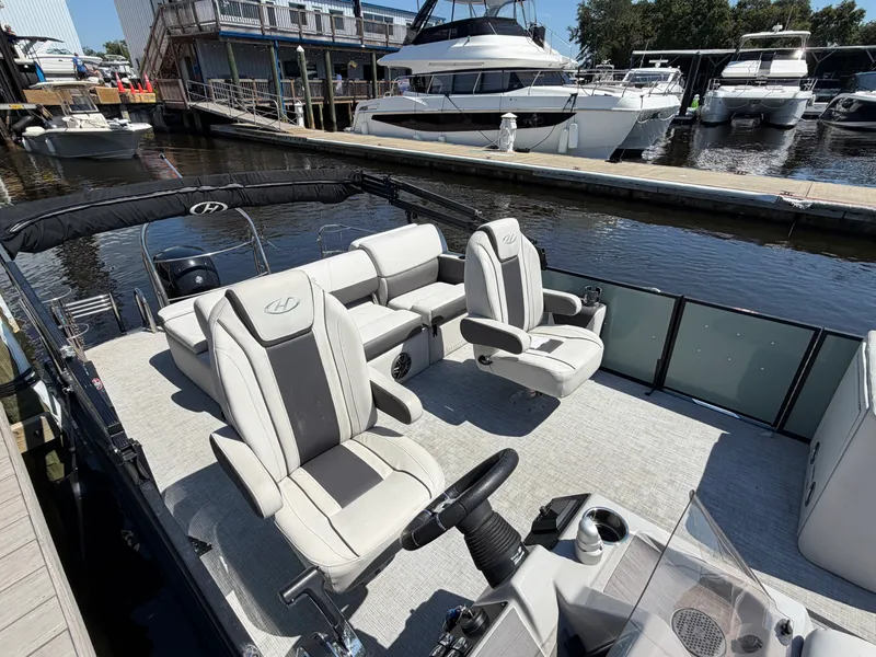 Slide: The Image of Harris CRUISER 210 SLDH 2023 - 33