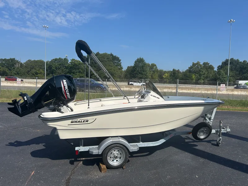 The Image of Boston Whaler 130 Super Sport 2027 - 0