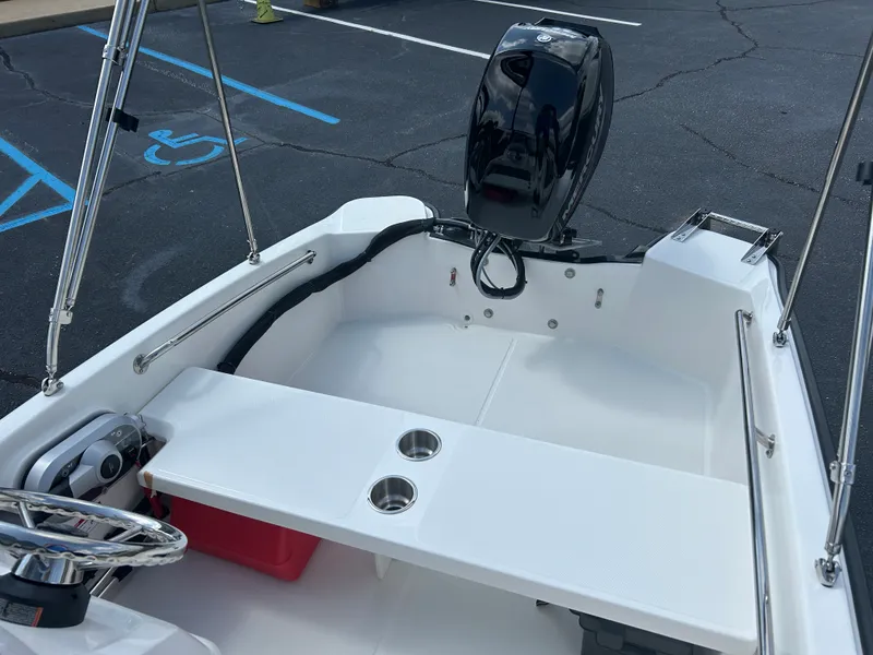 Slide: The Image of Boston Whaler 130 Super Sport 2027 - 14