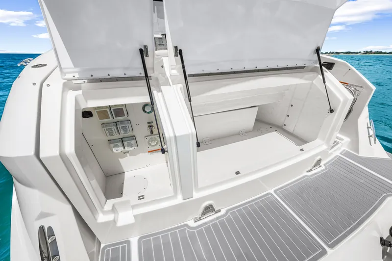 Slide: The Image of Sea Ray Sundancer 320 Outboard 2027 - 25
