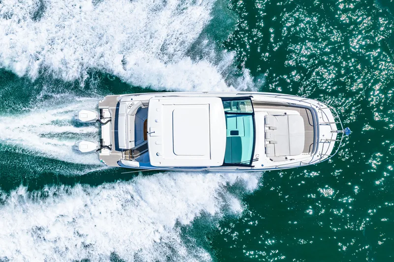 Slide: The Image of Sea Ray Sundancer 320 Outboard 2027 - 7