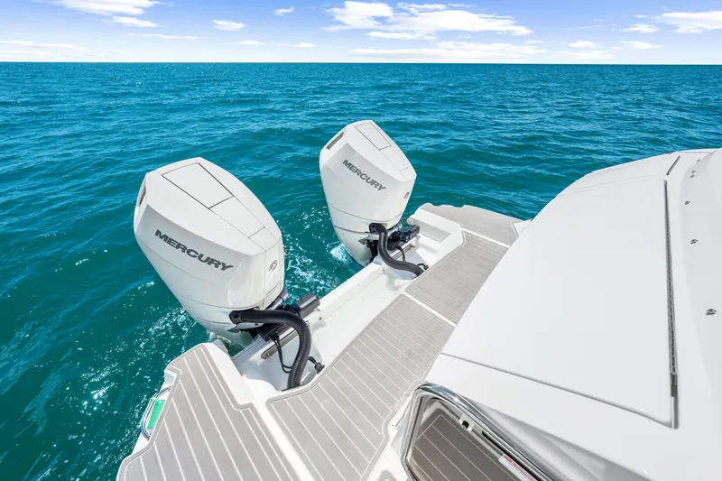 Slide: The Image of Sea Ray Sundancer 320 Outboard 2027 - 24