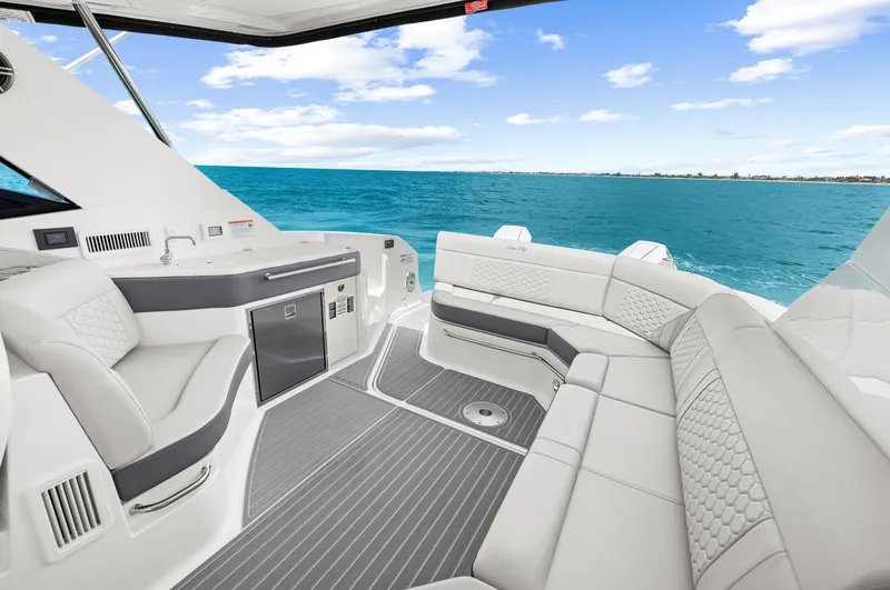 Slide: The Image of Sea Ray Sundancer 320 Outboard 2027 - 32