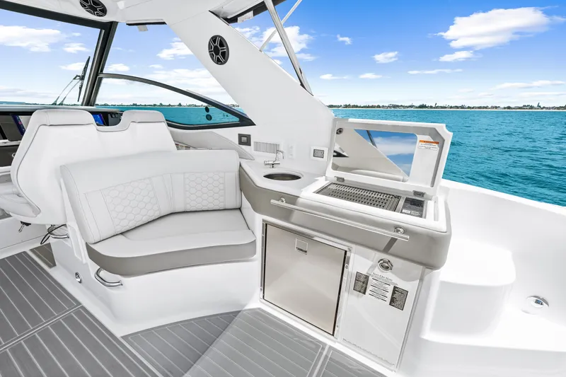 Slide: The Image of Sea Ray Sundancer 320 Outboard 2027 - 30